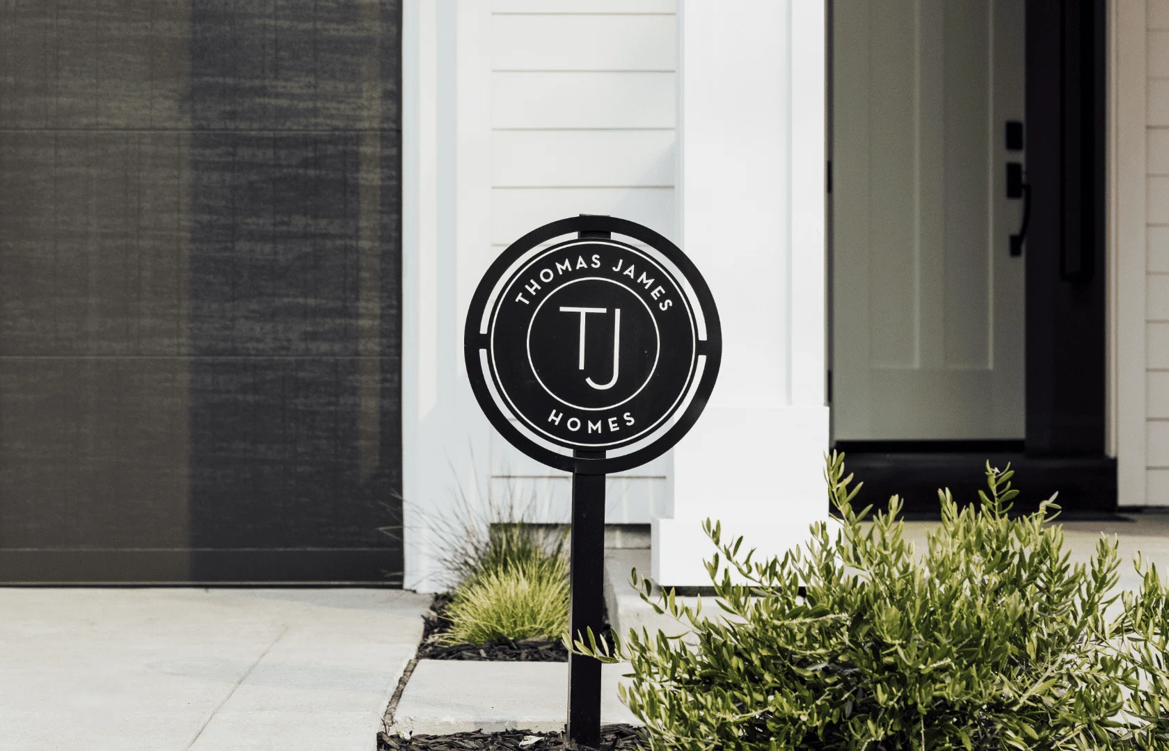 Thomas James Home Yard Post