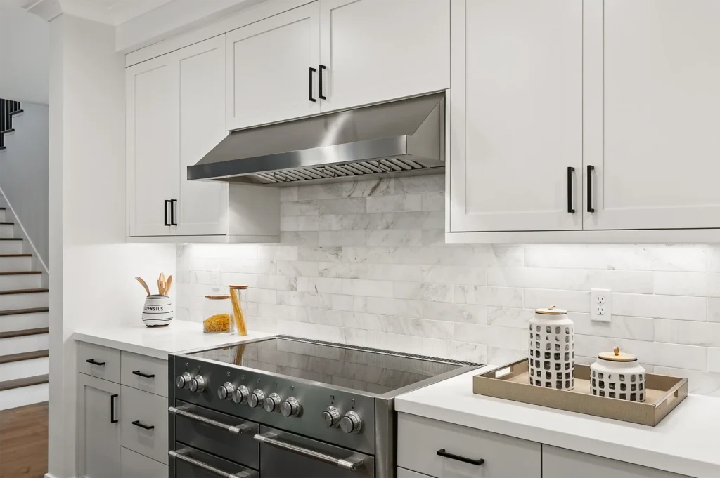 Menlo Park Traditional Home Kitchen range