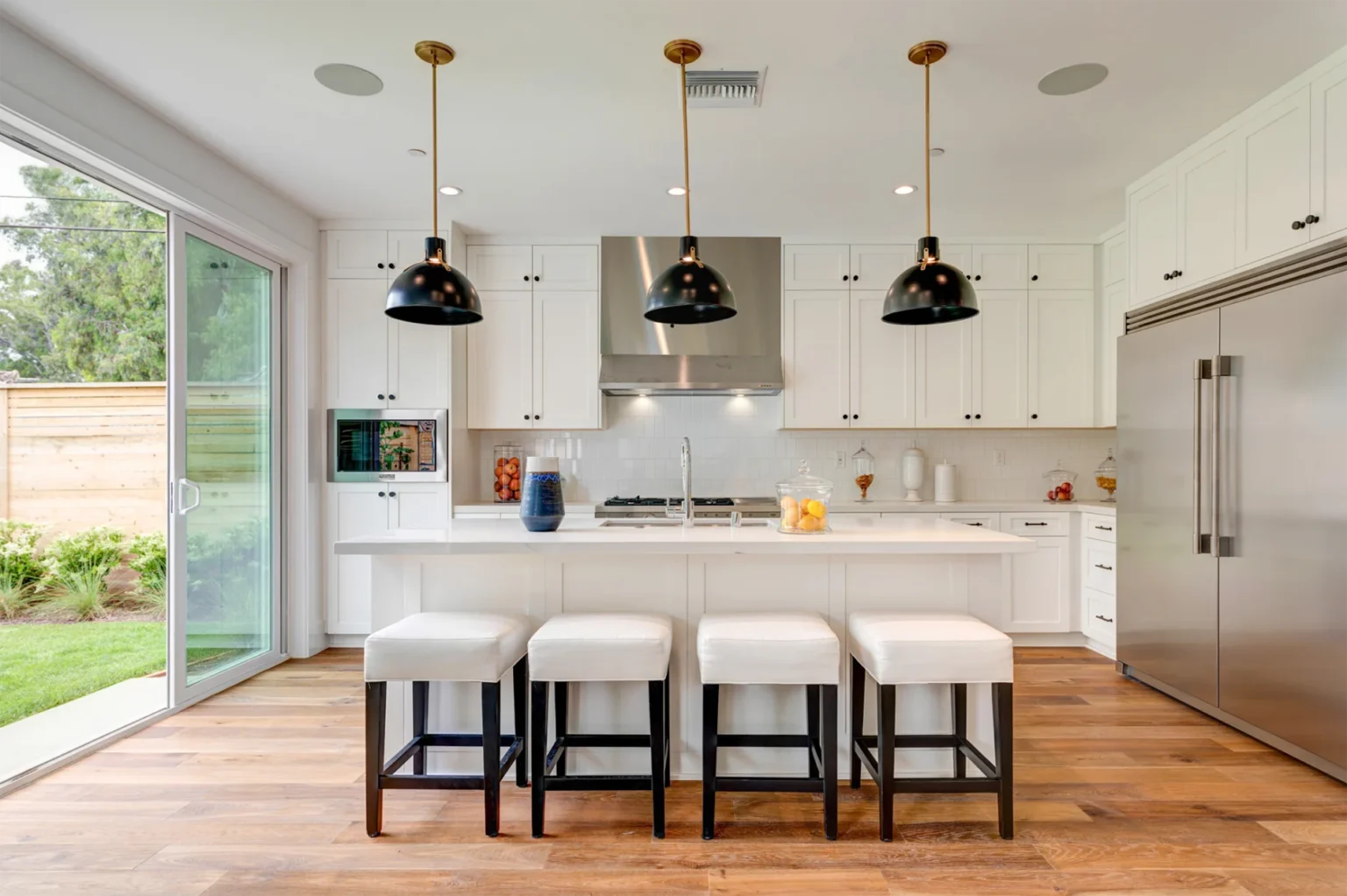 Brentwood Modern Farmhouse kitchen with island, range, countertops