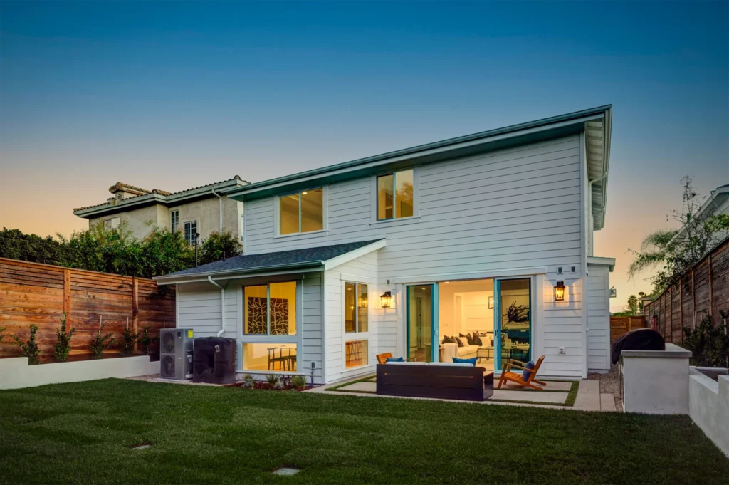 Hollywood custom home back yard with patio