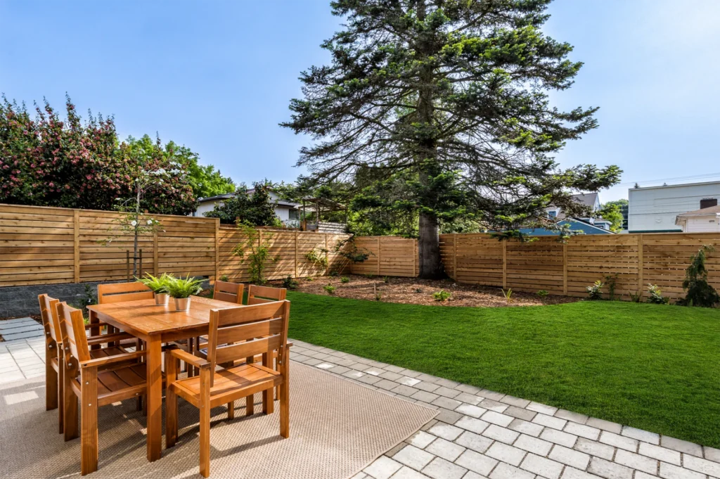 Seattle Traditional Style back yard patio with pavers