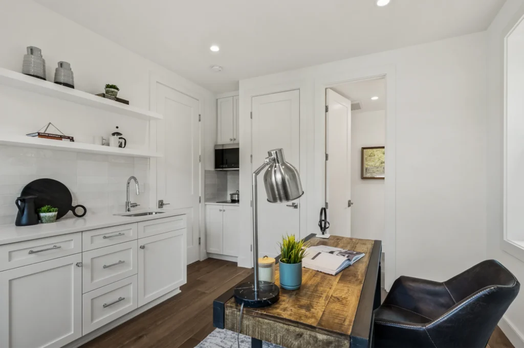 Seattle Traditional Style home office with desk and countertops