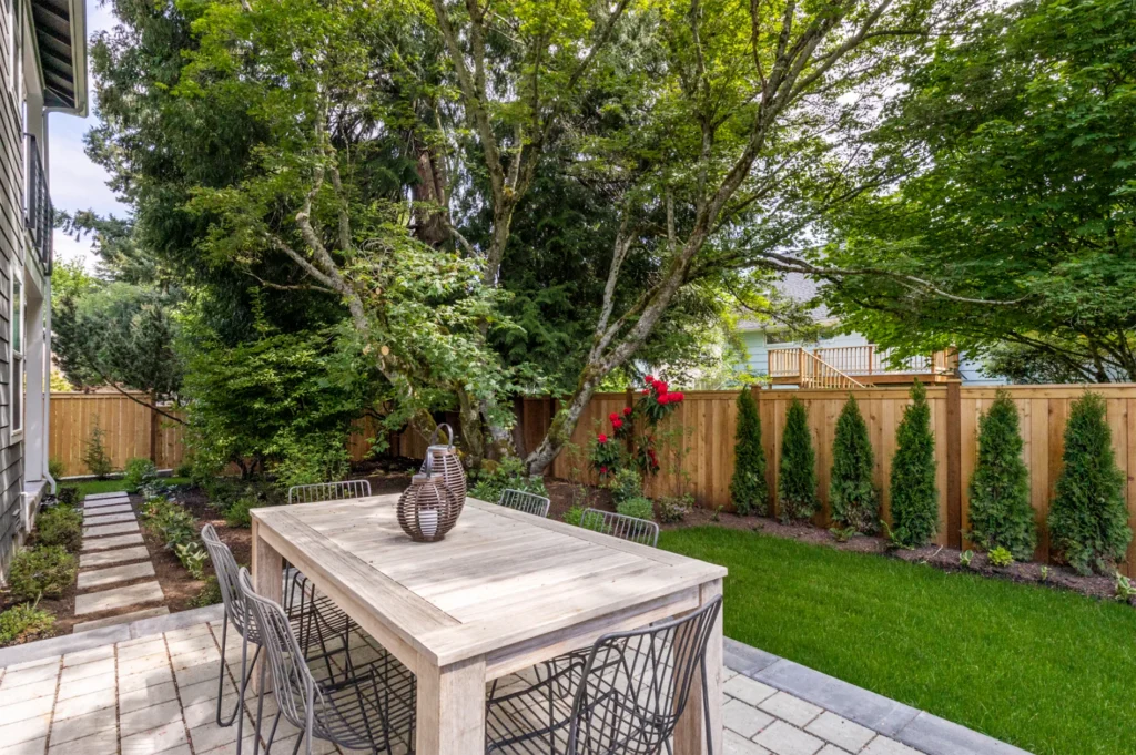 Seattle Transitional Style backyard table