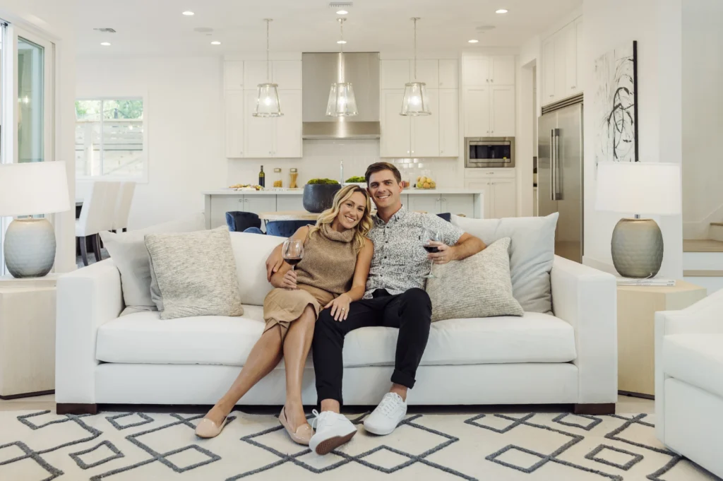 Tjh Hero Happy Couple@2x